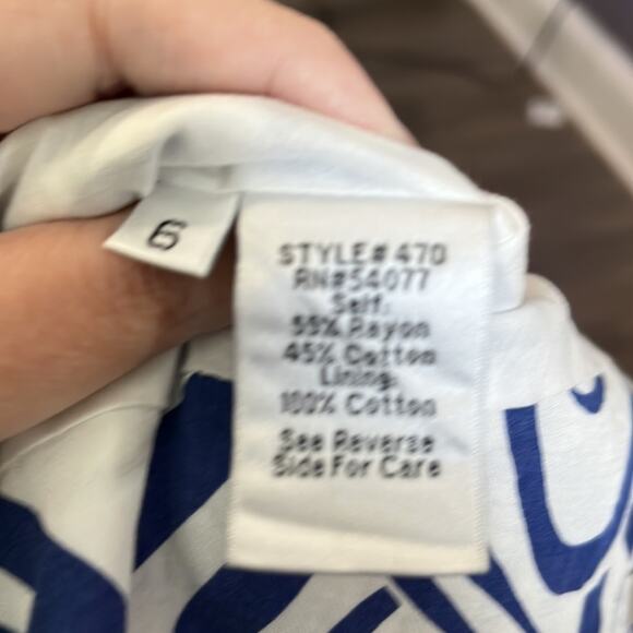 Cabi Blue and White Swirl Print Pleated A Line Skirt Size 6 - Picture 9 of 11